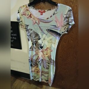 NWOT/ GUESS floral short sleeve mini dress
